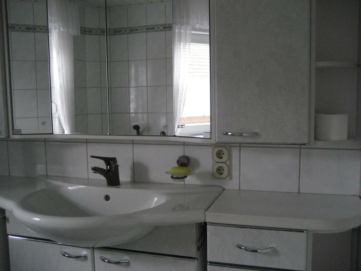 Zum Bergschloesschen Apartamento Gilserberg Exterior foto
